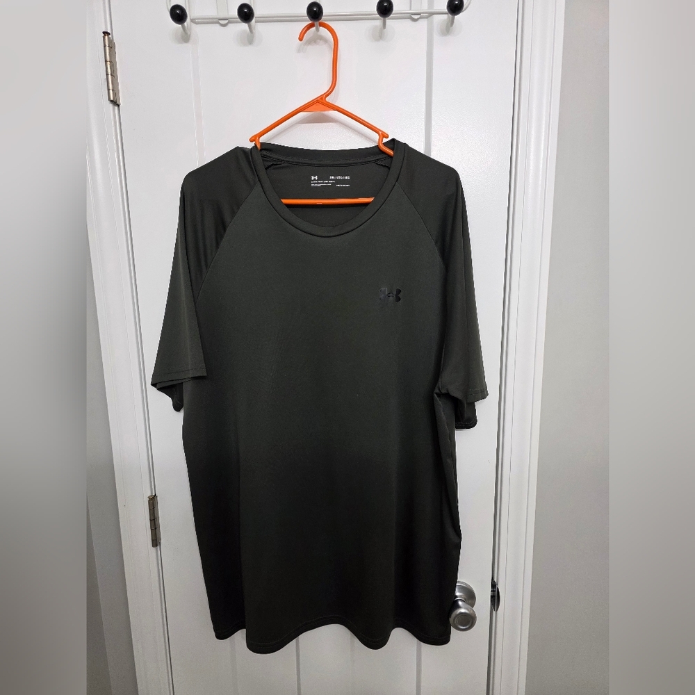 Under Armour Men's Dark Green Short Sleeve Tee